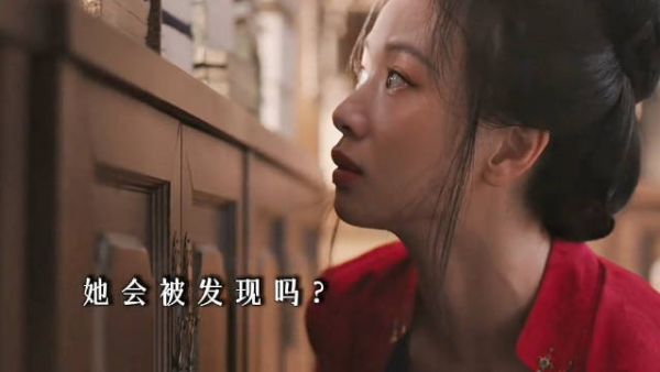 真是好大一张床啊，青天白日的在藏书楼就敢私会情郎，想不被抓住都难！