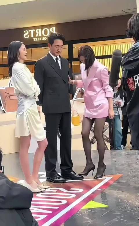 向来矜持的秦岚，在王阳面前也有调皮任性的一面！