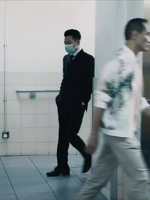 刘德华凭实力硬帅，四十年颜值与业务双在线