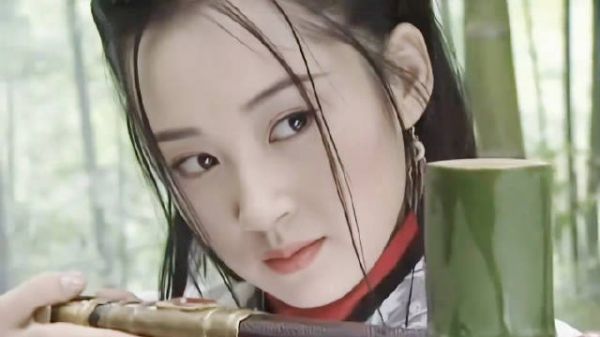 同样是饰演任盈盈，哪一版最符合你心目中又美又飒的魔教圣姑！