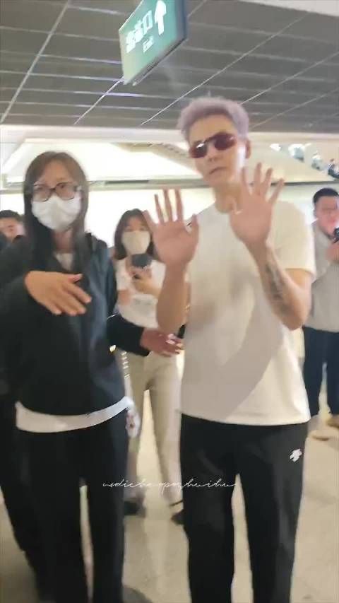 陈伟霆这个新发色好适合他，衬得整个人气场十足，颜值直接更上一层楼