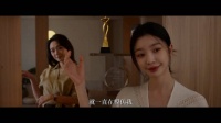 新来保姆偷偷模仿雇主撩头发，伪装难掩内心恐慌