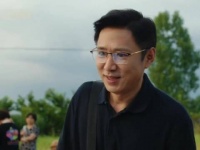 换个人都坐不起了