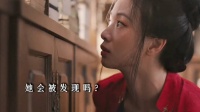 真是好大一张床啊，青天白日的在藏书楼就敢私会情郎，想不被抓住都难！