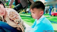 美女都小孩儿玩，小孩哥一句话让美女破防