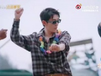花少8的邓为和平时判若两人，摇头晃脑那段我已经循环二十遍了