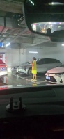 都什么年代了还有人肉占车位的