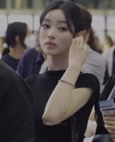 田中杏奈安安静静站在那里已显高级感