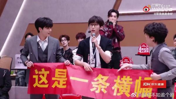 难得看到这么松弛的后台状态，几个人你来我往互相甩锅开玩笑，治愈感直接拉满