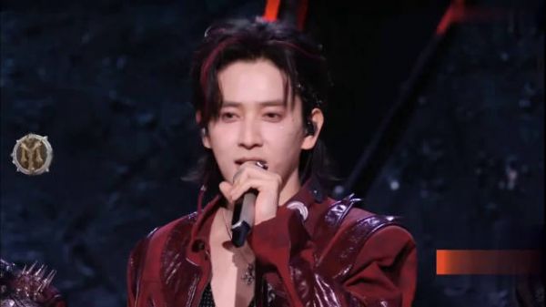 陈若轩披哥直播耳返无声，表演失利情绪低落