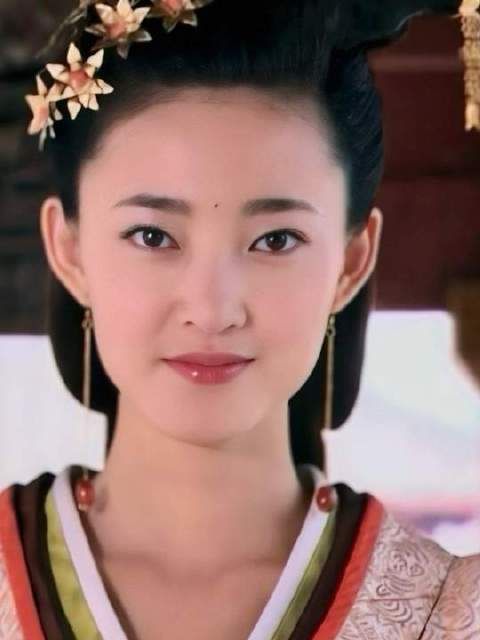 聂慎儿依旧气场全开，拽得理直气壮！