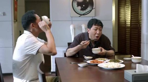 大丈夫的晓珺打扮妖艳出门，大海却替欧阳急：担心你头上长绿韭菜