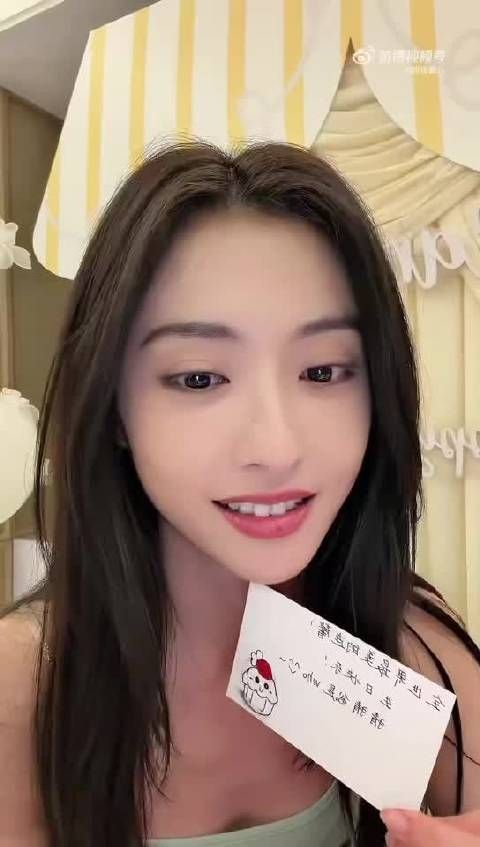 胡连馨26岁生日直播读信，双向奔赴真诚动人