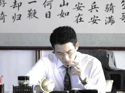 欧豪电梯遇大妈，一句话被震慑冒冷汗
