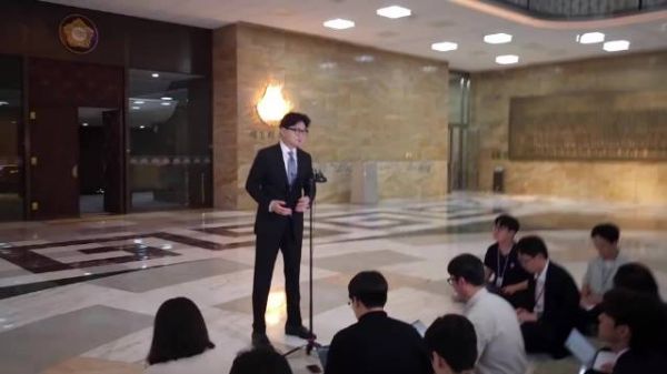 韩东勋豪言：2028重建保守，2030夺回政权！