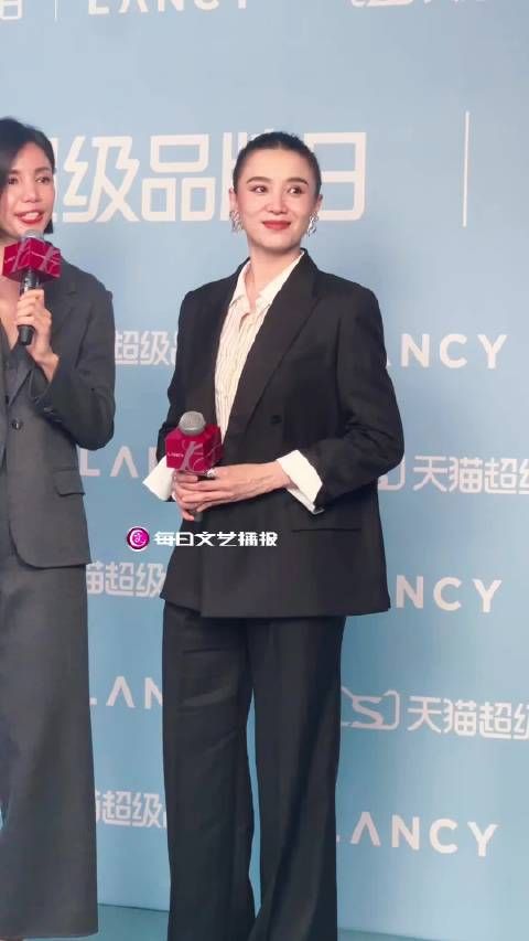 宋佳时装周造型稳定发挥，比心五花八门