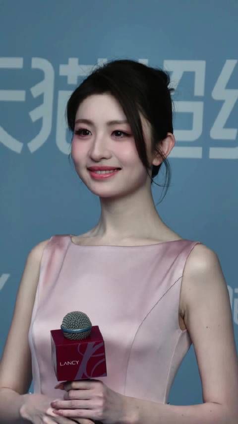 徐如蓝好美好有气质 气血超足朗姿大秀