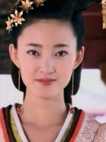 聂慎儿依旧气场全开，拽得理直气壮！