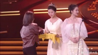 34岁李沁台上领奖，摄影故意关掉美颜，真实颜值秒暴露丨微光盛典