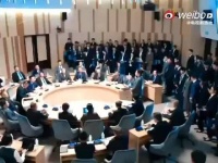 魏哲鸣回应霸总开会名场面，实景拍摄压力不小