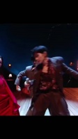 王赫野二公舞台挟持舞伴，喜剧人画风藏不住