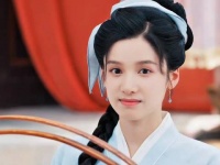 意外捡的“傻”女孩，竟是个神医