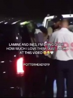 太甜了！亚马尔把女友抱下车