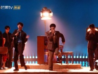 话筒怼腰，搬冰箱式跳舞！《披荆斩棘2026》王赫野靠魔性舞姿出圈，堪称奇男子！