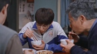 终究不是亲生的，曹东方肉眼可见的偏心