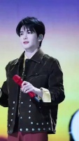 戏里戏外两种氛围感，吴老狗满是岁月痕迹，晚会舞台上的曾舜晞…