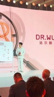 刘昊然活动生图抓拍无死角，下颌线清晰少年感十足
