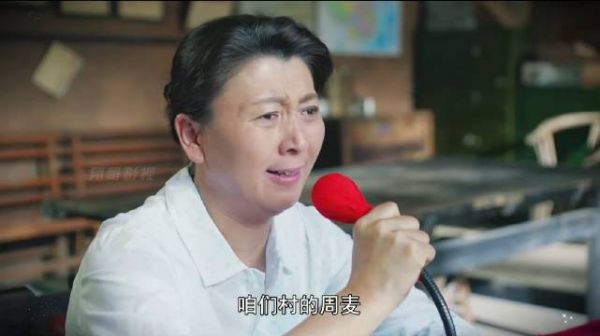 寒门状元交不起学费,全村人凑钱供他上大学,十年后小伙功成名就回村报恩!