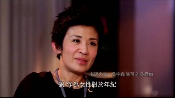 你生孩子是陈可辛要求的吗？吴君如毫无保留的回答，鲁豫感动落泪