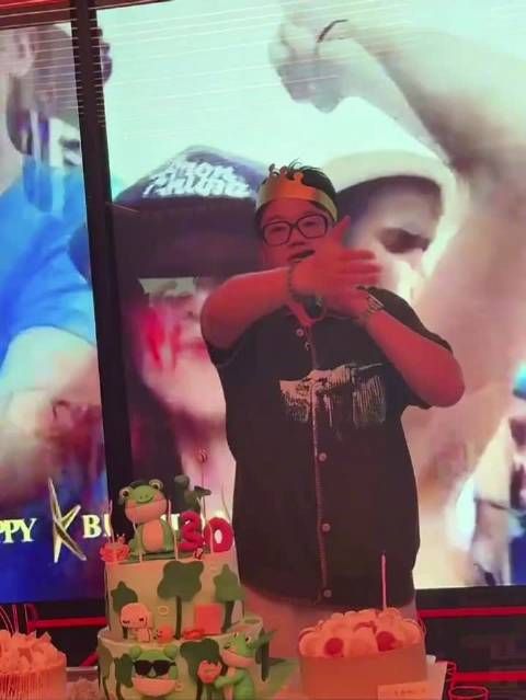 我怎么才看到这个，酷滕生日给王天放名分了，老王天放认领得嘎嘎开心