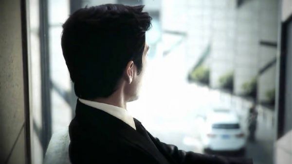 此男就这样阴湿男鬼般吃醋,内心os“桃桃我会一直盯着你”
