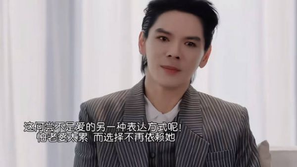 这份得天独厚的体态源于常年武术与健身训练…