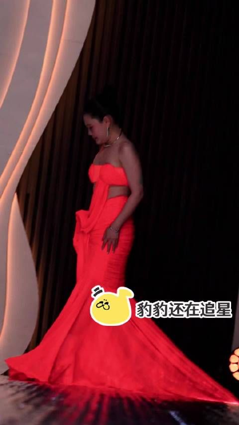 TIA袁娅维红毯亮相！又美又飒，时尚力拉满！ 姐姐太美了！