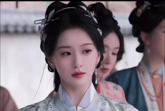 老剧镜头运镜,一张脸背后是更漂亮的脸
