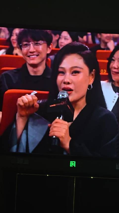 小品现场!TIA袁娅维现场教于适用声音骑摩托