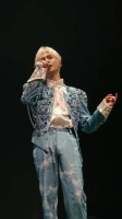 罗云熙演唱会换装不断，从玉面公子到高贵王子全场尖叫
