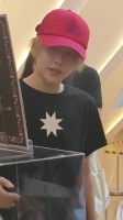 刘雨昕快闪现场融合非遗与潮流先锋创意