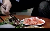 金婚：吃完的时候还好好的，要睡觉了又吵起来，真是一对欢喜冤家