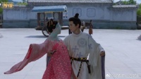 馥之摔进小沈大人怀里，两人隔着面纱对视，爱情来了