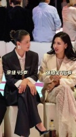 张柏芝宋佳同框看秀，宋佳状态不输年龄越大越美