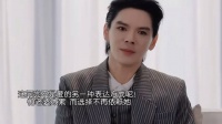 这份得天独厚的体态源于常年武术与健身训练…