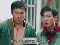 小偷巧设黑吃黑连环计，借路人大哥制伏人贩子