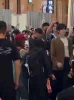 郝熠然云琪到达机场，接机阵势真的太强大了