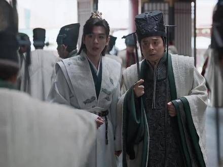 上朝前的同僚百态，仿佛复刻了我初入职场的青涩瞬间