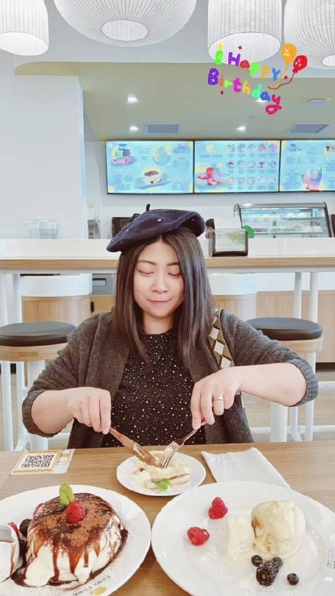 生日快乐 to KC 的二妈！哈哈哈哈哈…… 还要一起吃喝玩乐很多很多年
