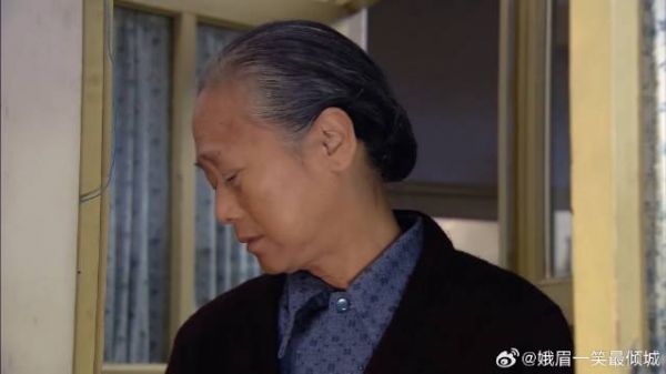 文丽被提离婚状态低落，深夜失眠默默流泪，婆婆看在眼里疼在心里